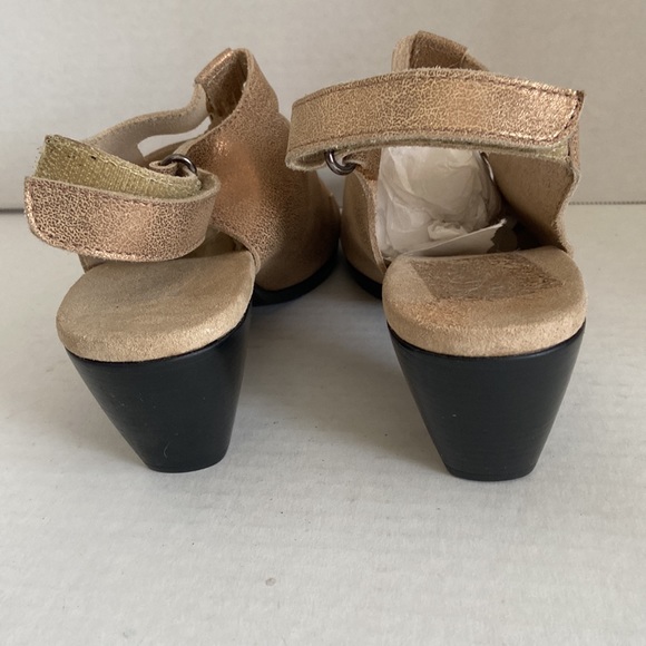 NEW Munro Abby gold bronze, copper leather sandal sz. 7.5 M - Picture 3 of 8